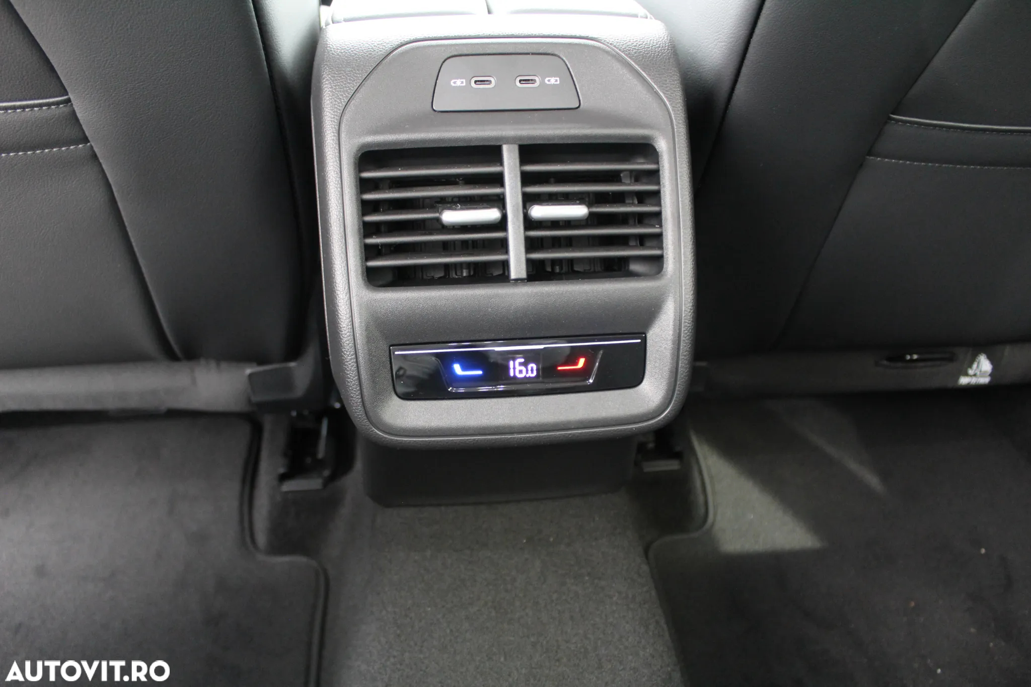 Volkswagen Passat Variant 2.0 TDI SCR DSG Business - 27