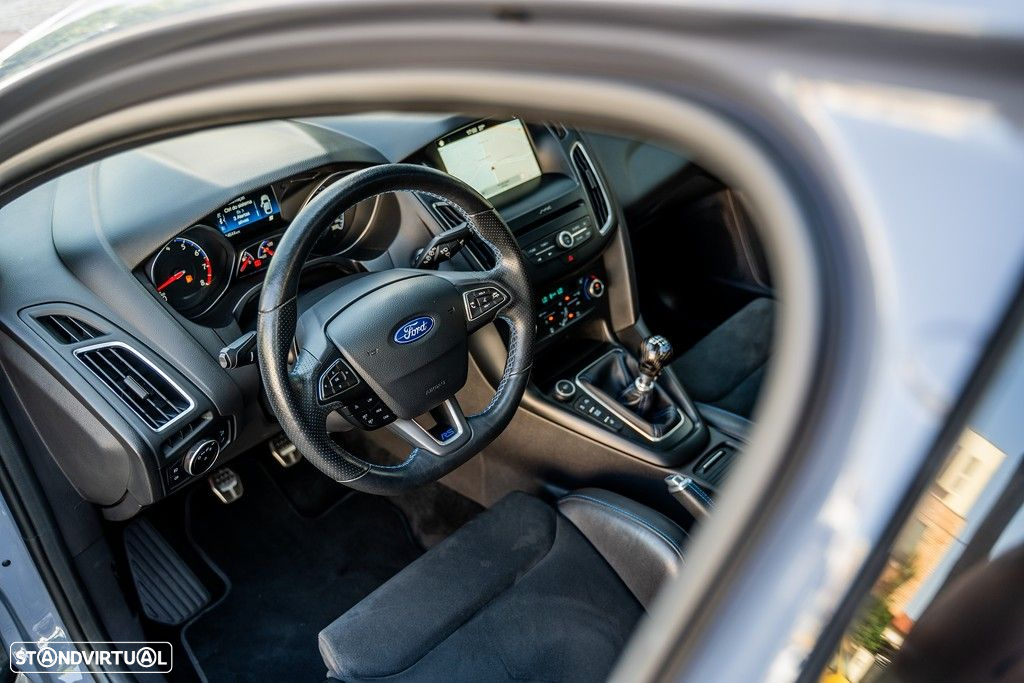 Ford Focus 2.3 EcoBoost RS Pack Performance - 37