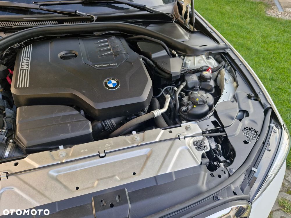BMW Seria 3 330i Sport Line - 26