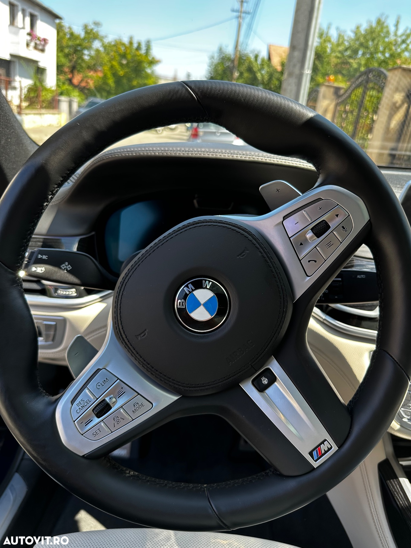BMW Seria 7 730d xDrive MHEV - 23