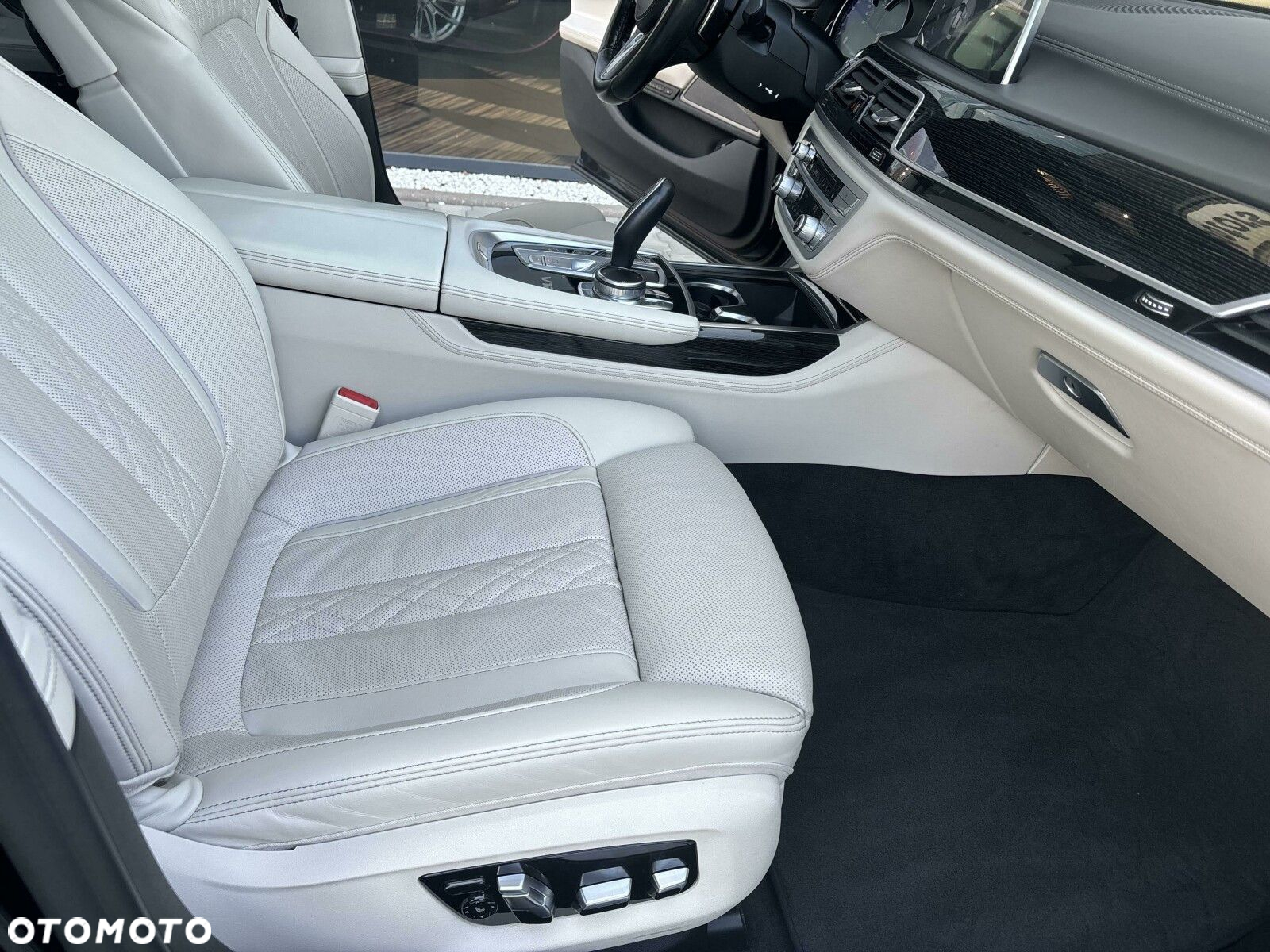 BMW Seria 7 - 23