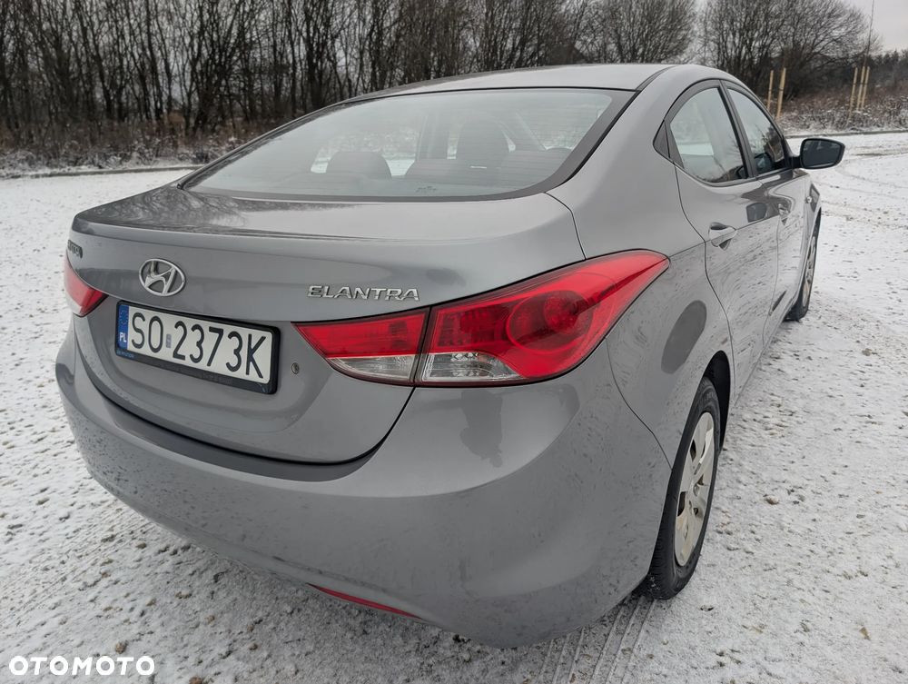 Hyundai Elantra 1.6 Comfort - 13
