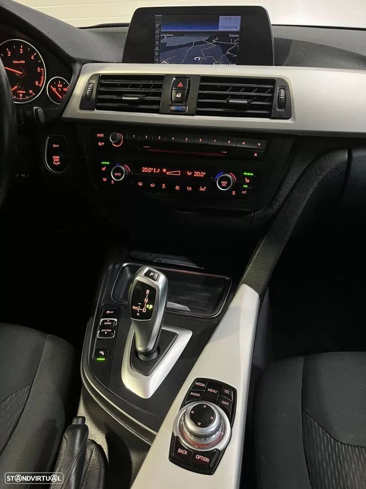 BMW 320 d Touring Auto Line Sport - 35