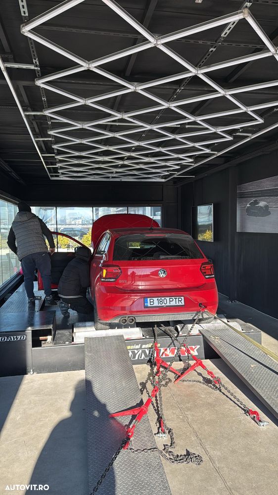 Volkswagen Polo 2.0 TSI GTI - 10