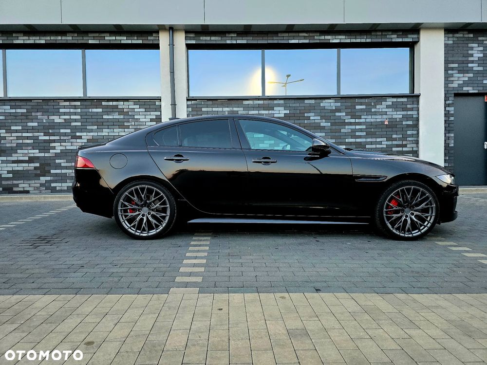 Jaguar XE S - 5