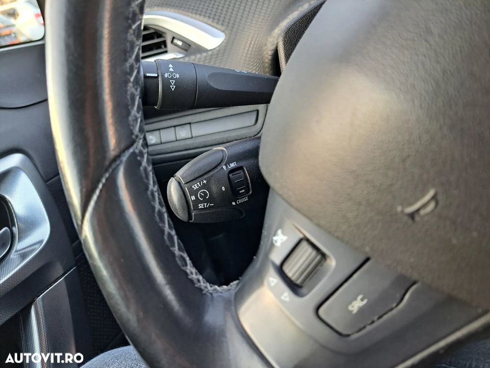 Peugeot 2008 PureTech 130 GPF Stop&Start Allure - 18