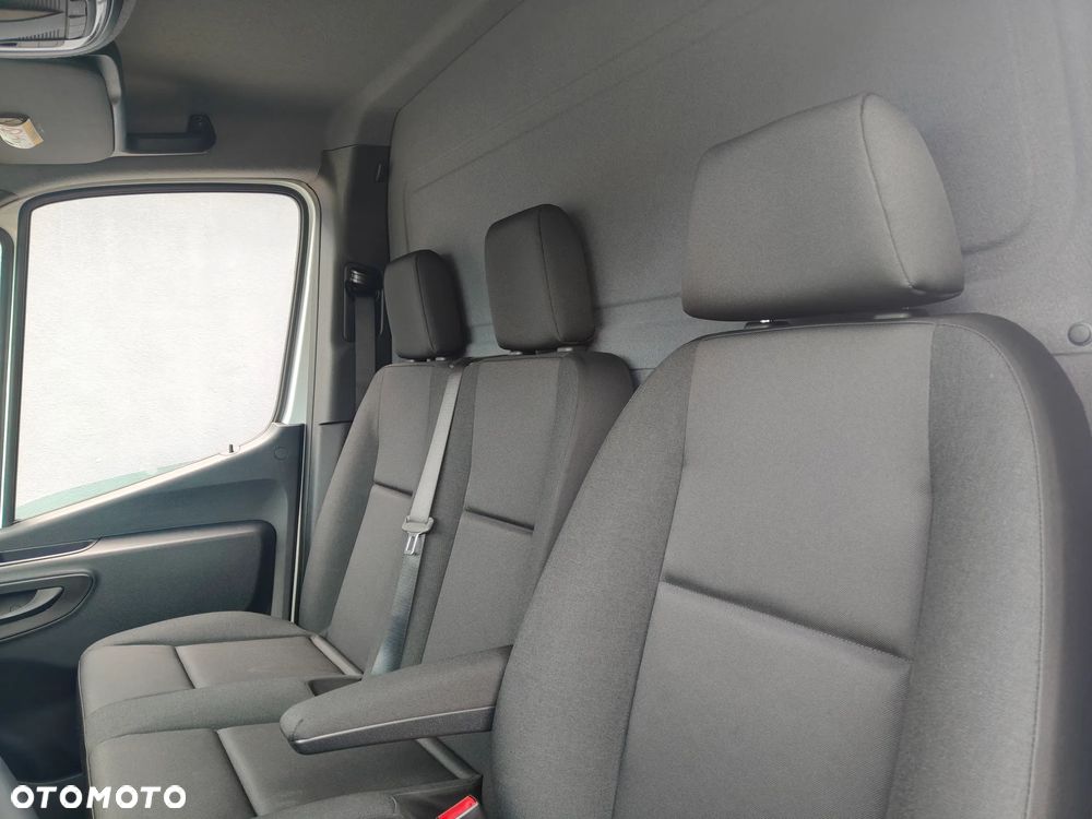 Mercedes-Benz Sprinter - 10