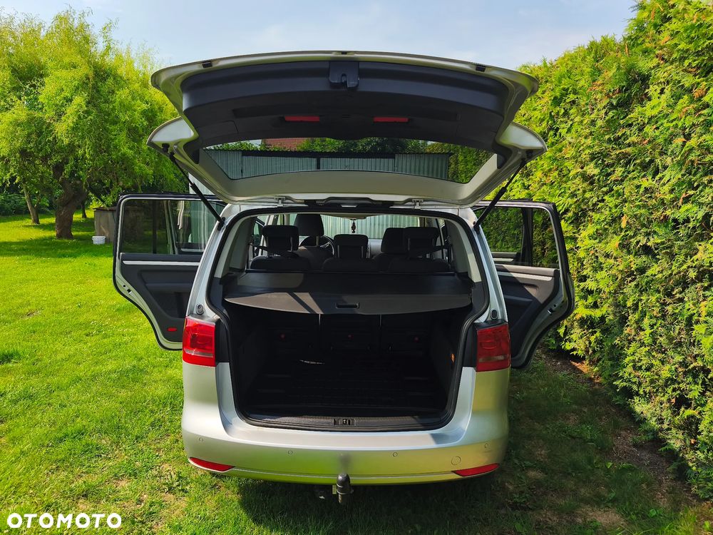 Volkswagen Touran 2.0 TDI DPF STYLE - 4