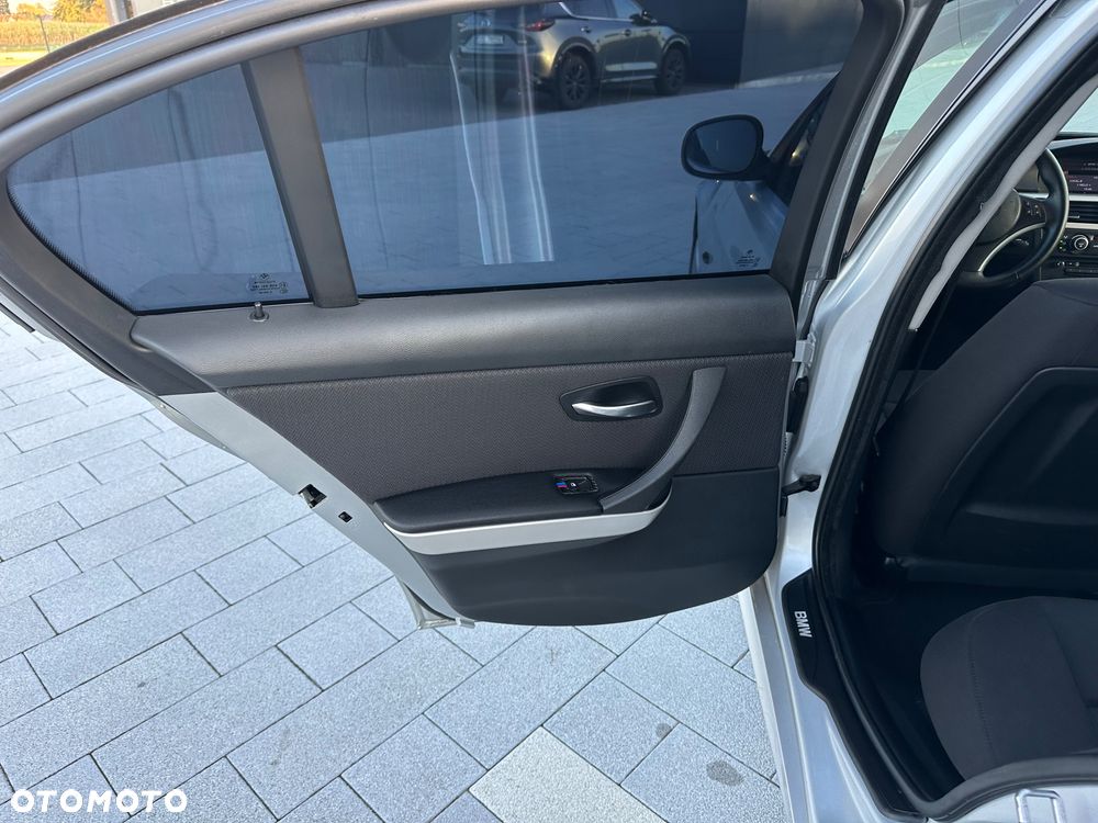 BMW Seria 3 318d - 13