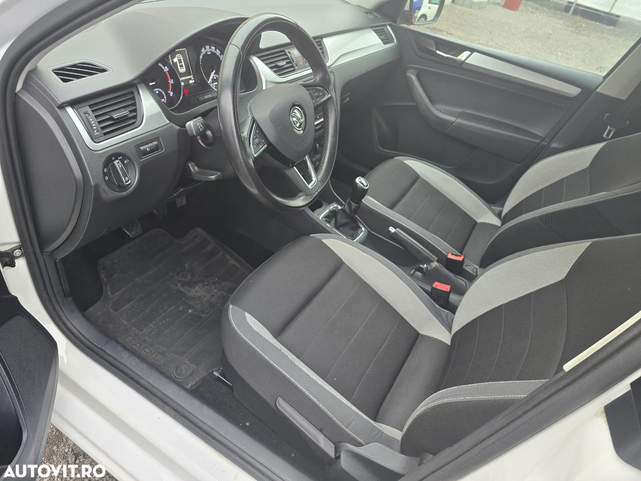 Skoda RAPID 1.0 TSI Style - 11