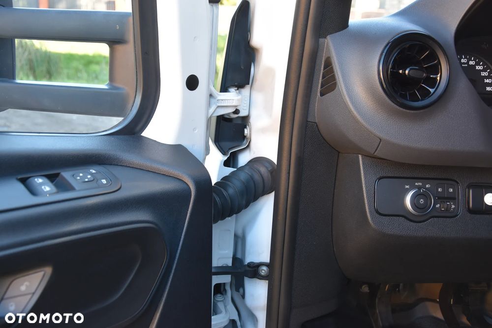 Mercedes-Benz Sprinter - 22