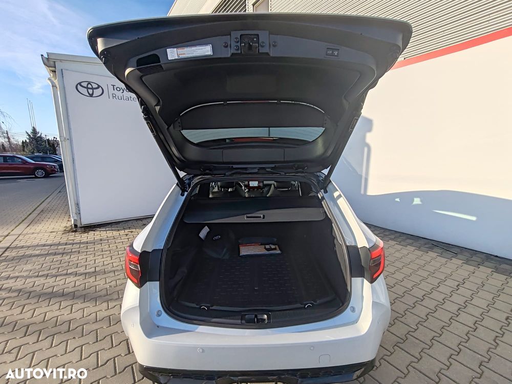 Toyota Corolla 2.0 HSD Exclusive Plus GR Sport Bi-Tone - 24