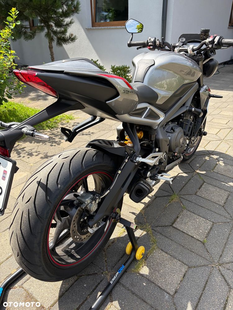 Triumph Street Triple - 5