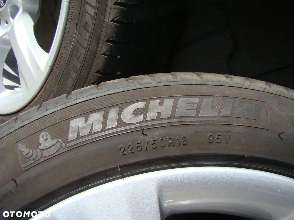 a101 5x120 BMW 3 GT F34 F10 F11 X1 E84 8jx18 opony lato 225/50 - 8
