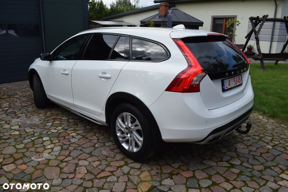 Volvo V60 Cross Country - 8