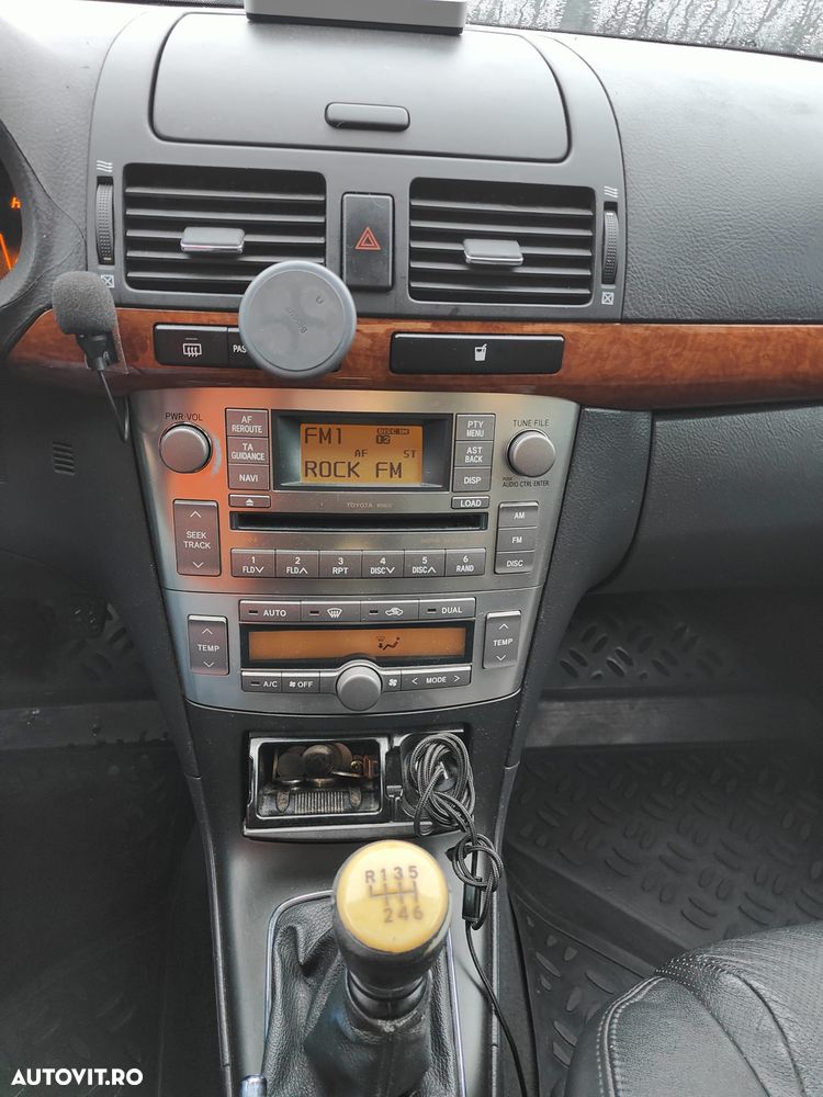 Toyota Avensis 2.2 D-4D Luxury - 7