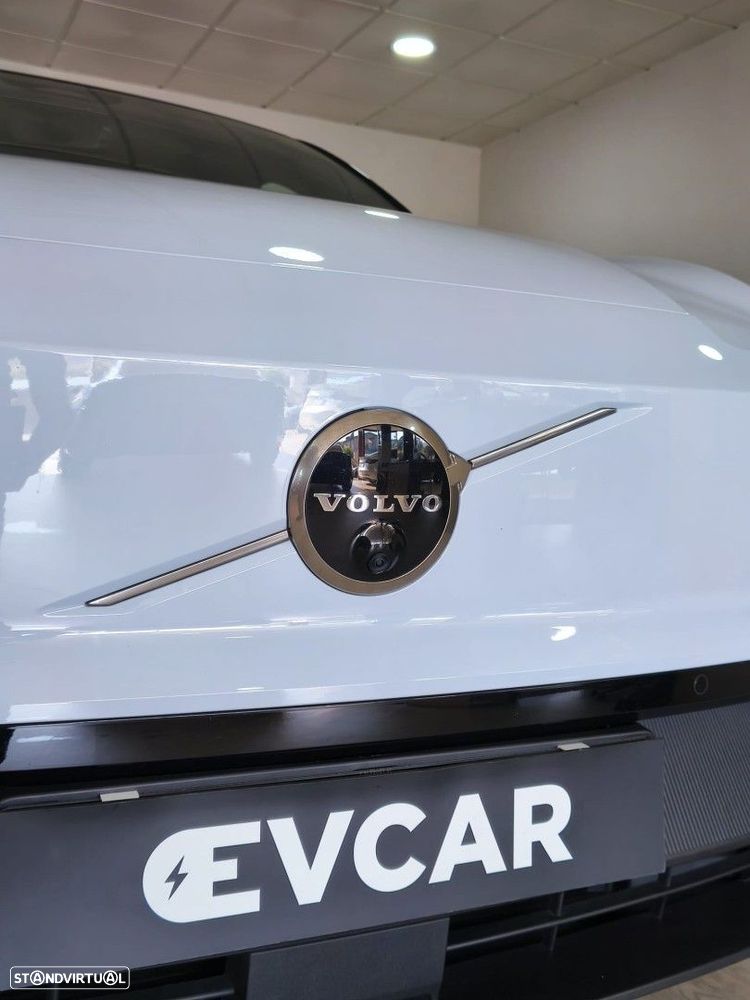 Volvo EX30 Single Motor Extended Range RWD Ultra - 38