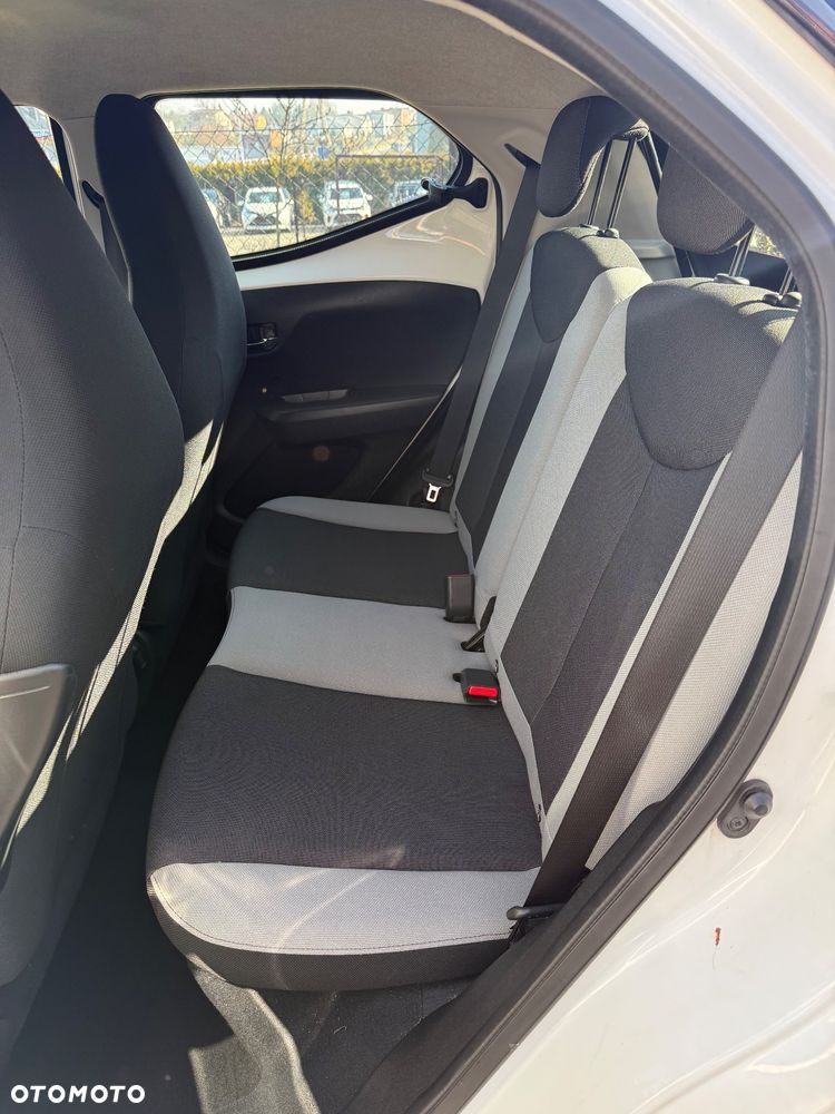 Toyota Aygo x-clusiv - 12