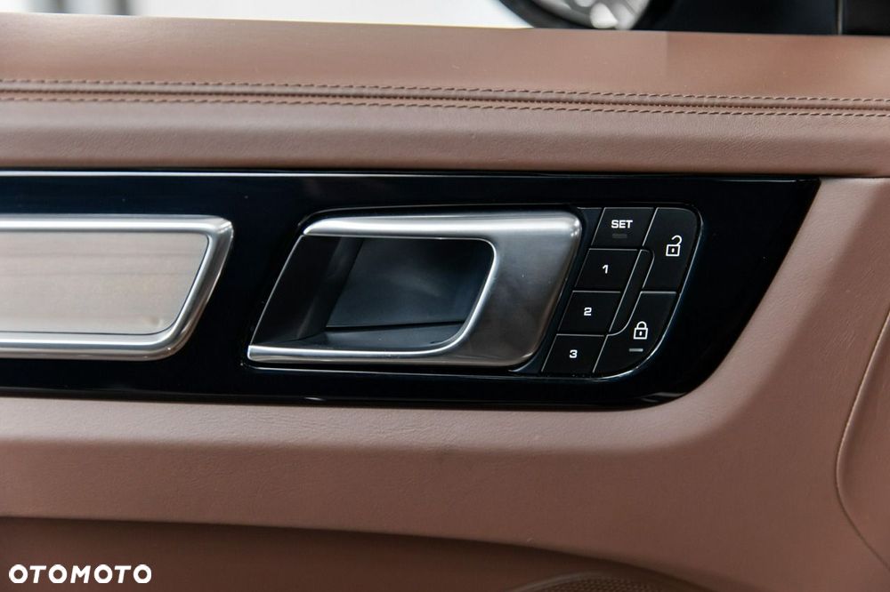 Porsche Cayenne E-Hybrid Tiptronic S - 35