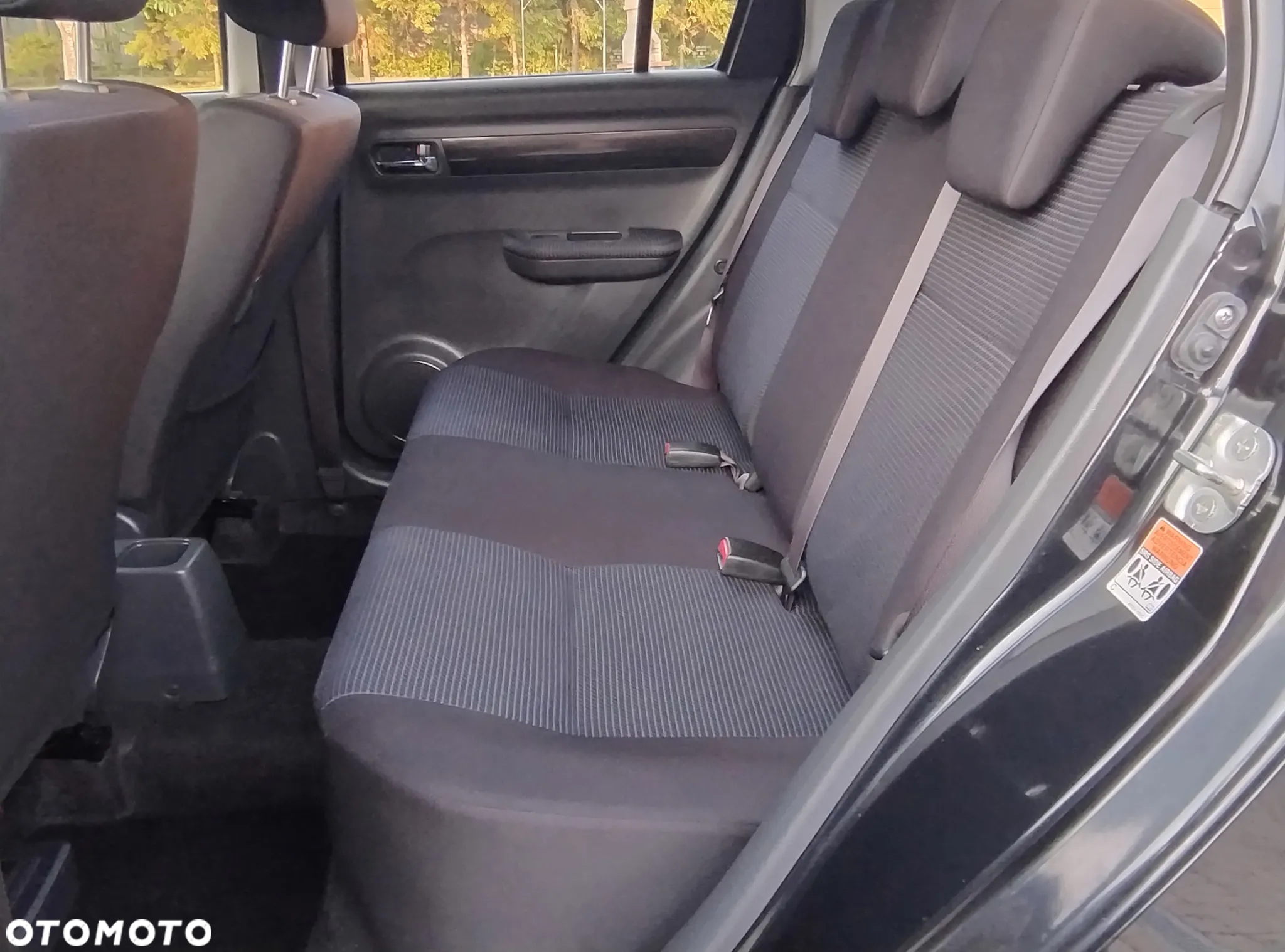 Suzuki Swift 1.3 Black and White - 22