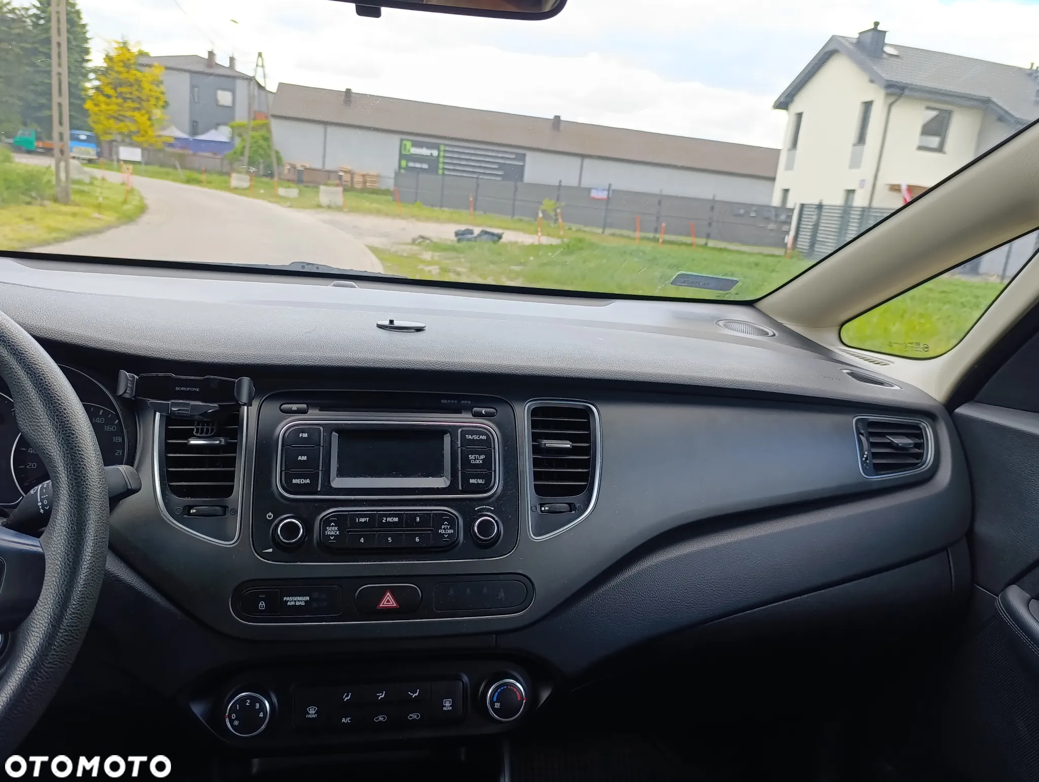 Kia Carens 1.7 CRDi M - 12