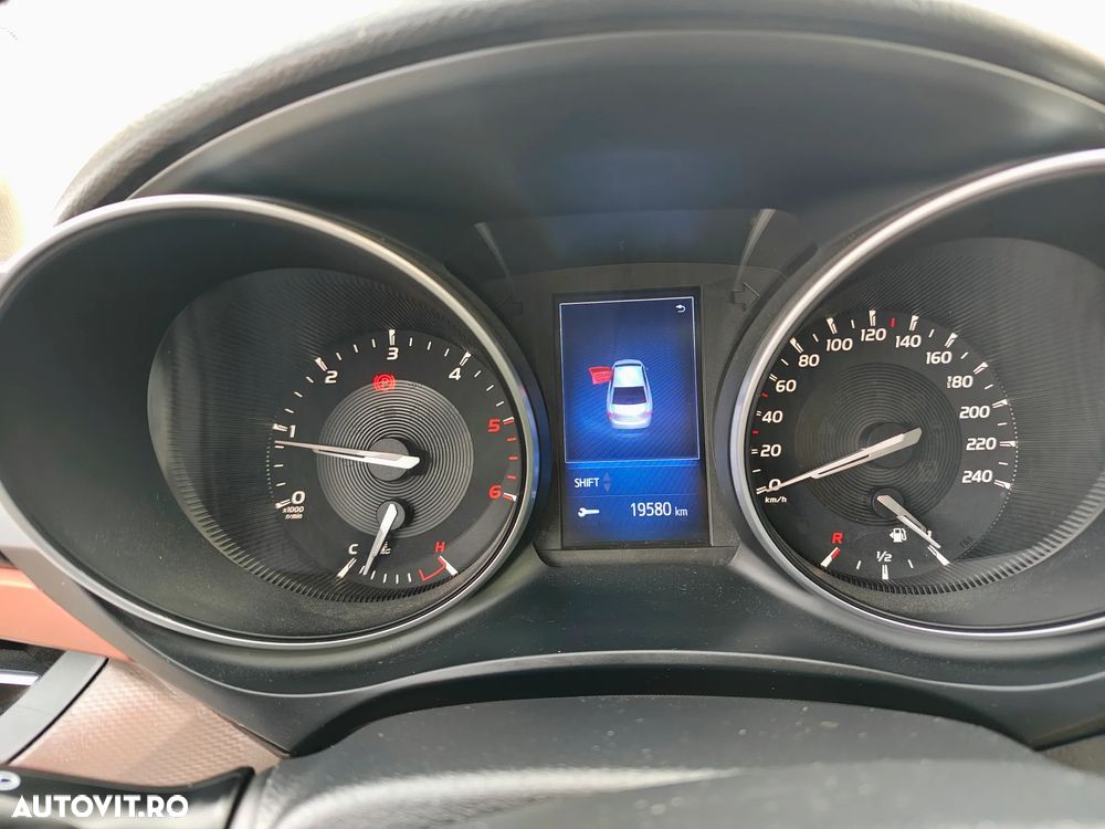 Toyota Avensis 2.0 D-4D Executive Terracotta - 20