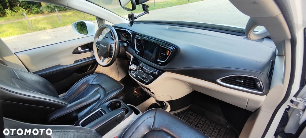 Chrysler Pacifica - 21