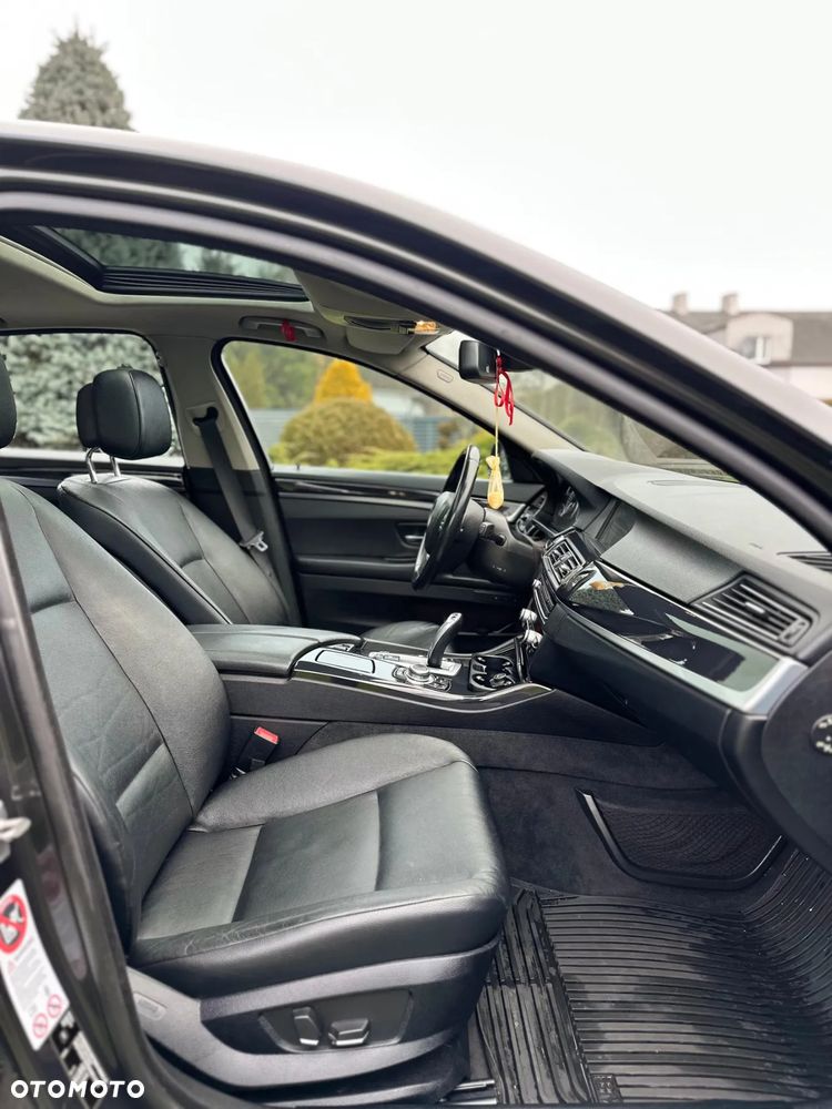 BMW Seria 5 525d - 14