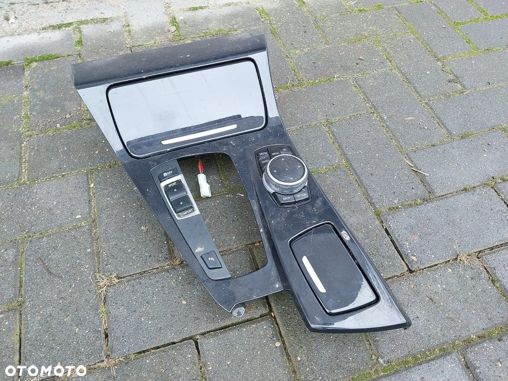 BMW 5 F10 F11 Dekor Panel na Tunel Przełączniki - 1