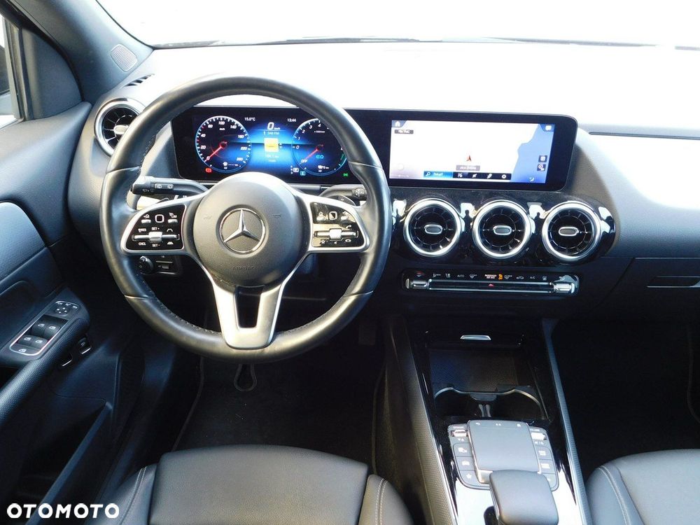 Mercedes-Benz GLA - 9