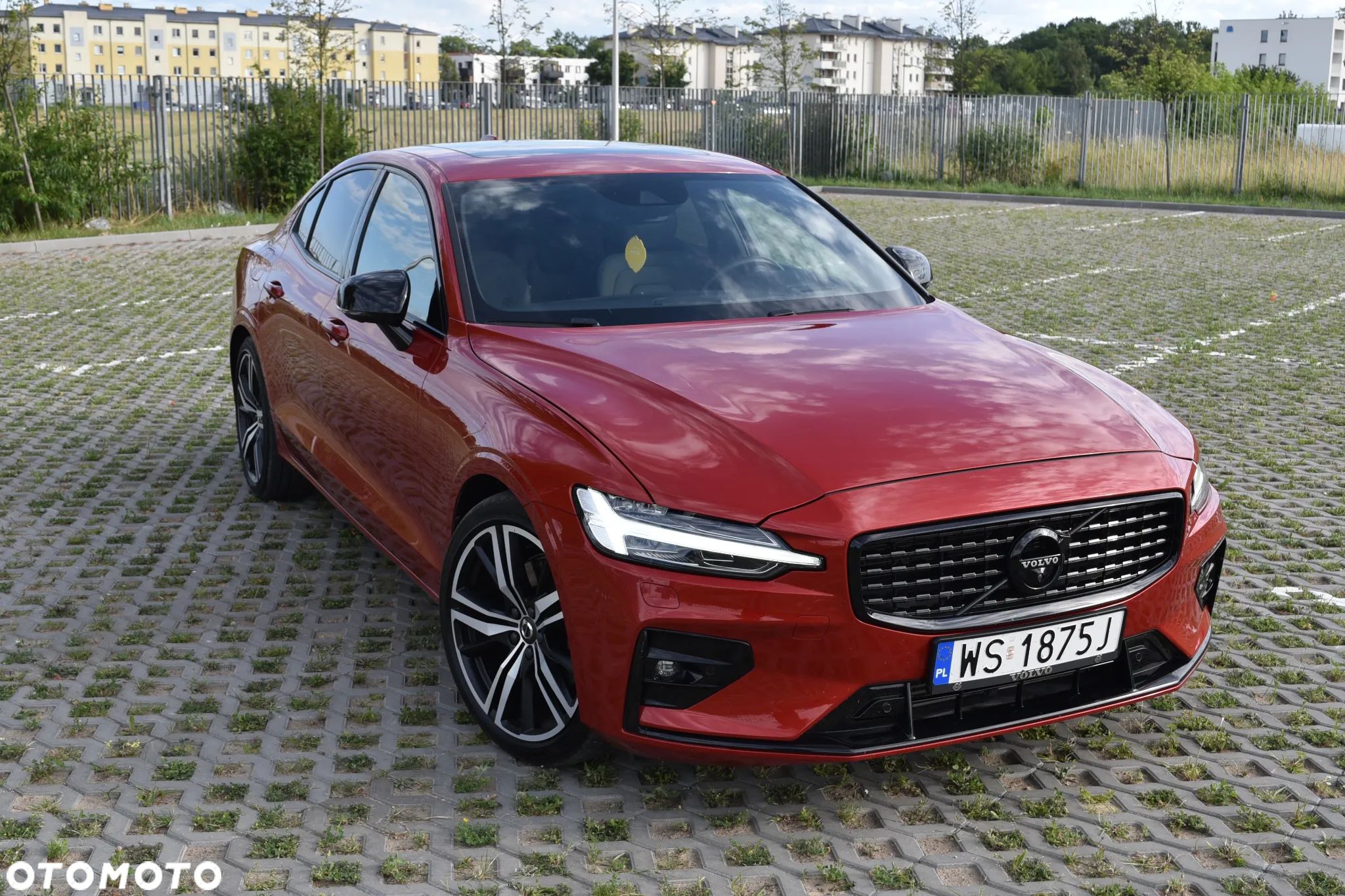 Volvo S60 T5 R-Design - 1
