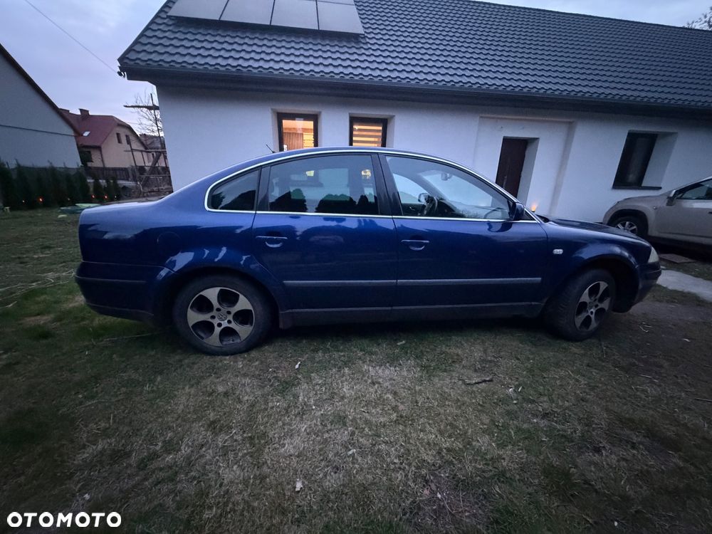 Volkswagen Passat 1.6 - 2