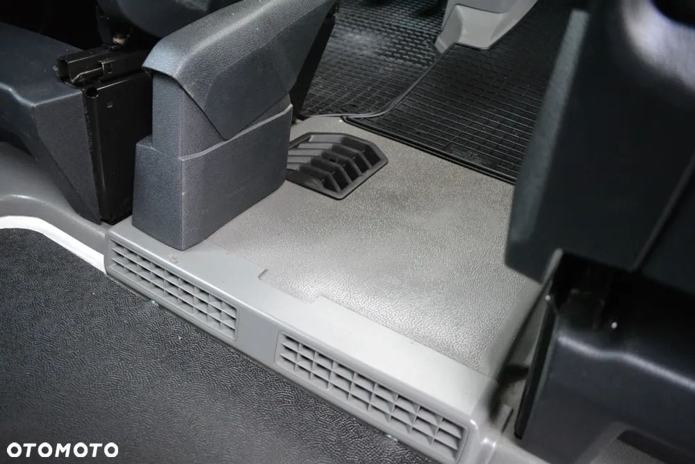 Volkswagen CRAFTER II brygadówka - 30