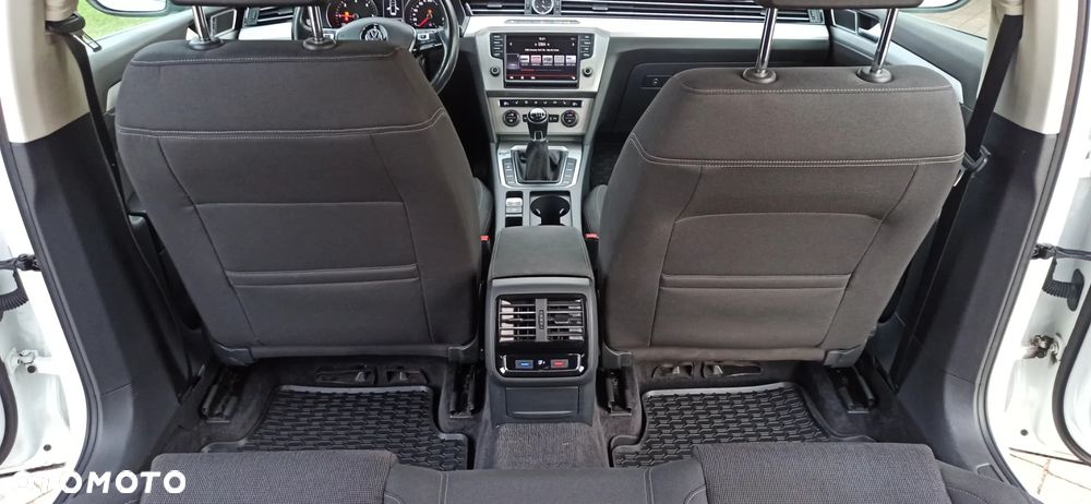Volkswagen Passat - 34