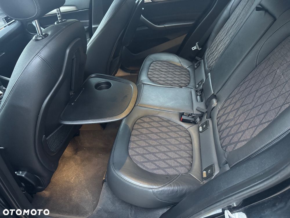 BMW X1 sDrive18d xLine - 33