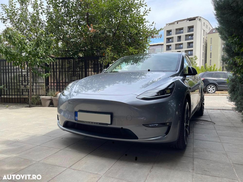 Tesla Model Y AWD Performance - 1