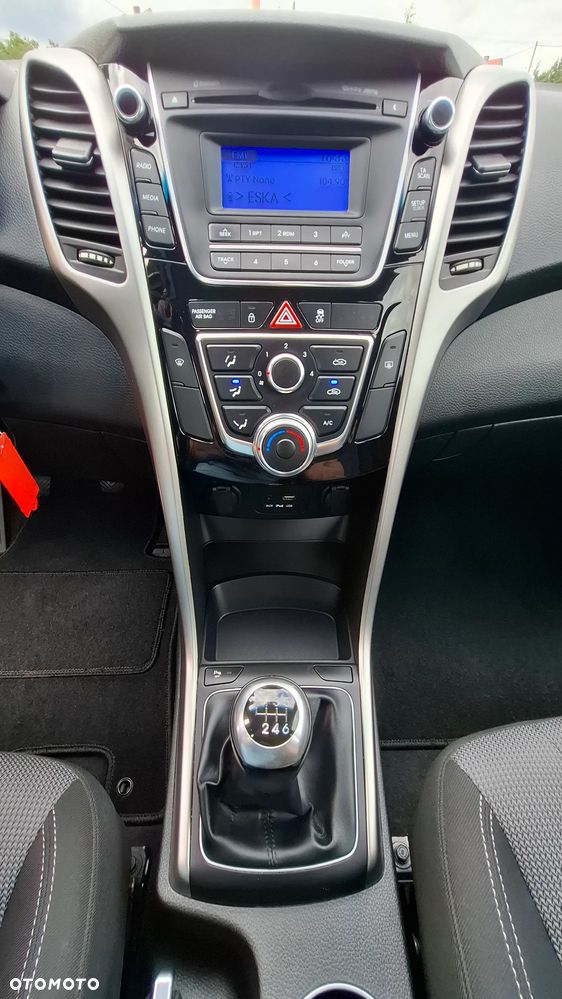 Hyundai i30 blue 1.4 YES Silver - 39