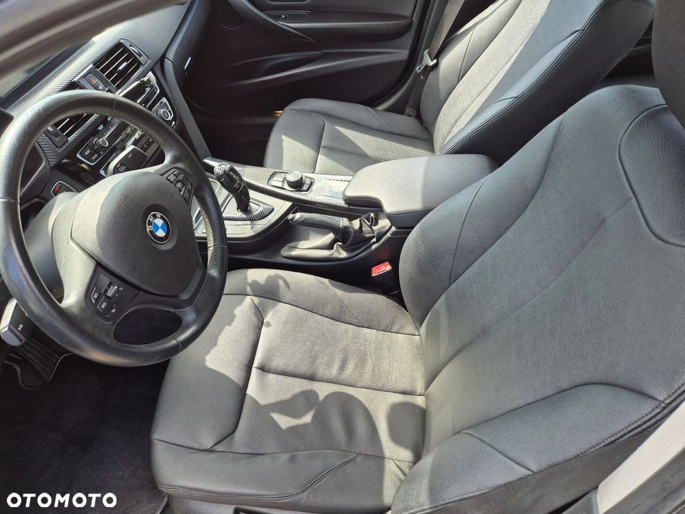 BMW Seria 3 320i - 14