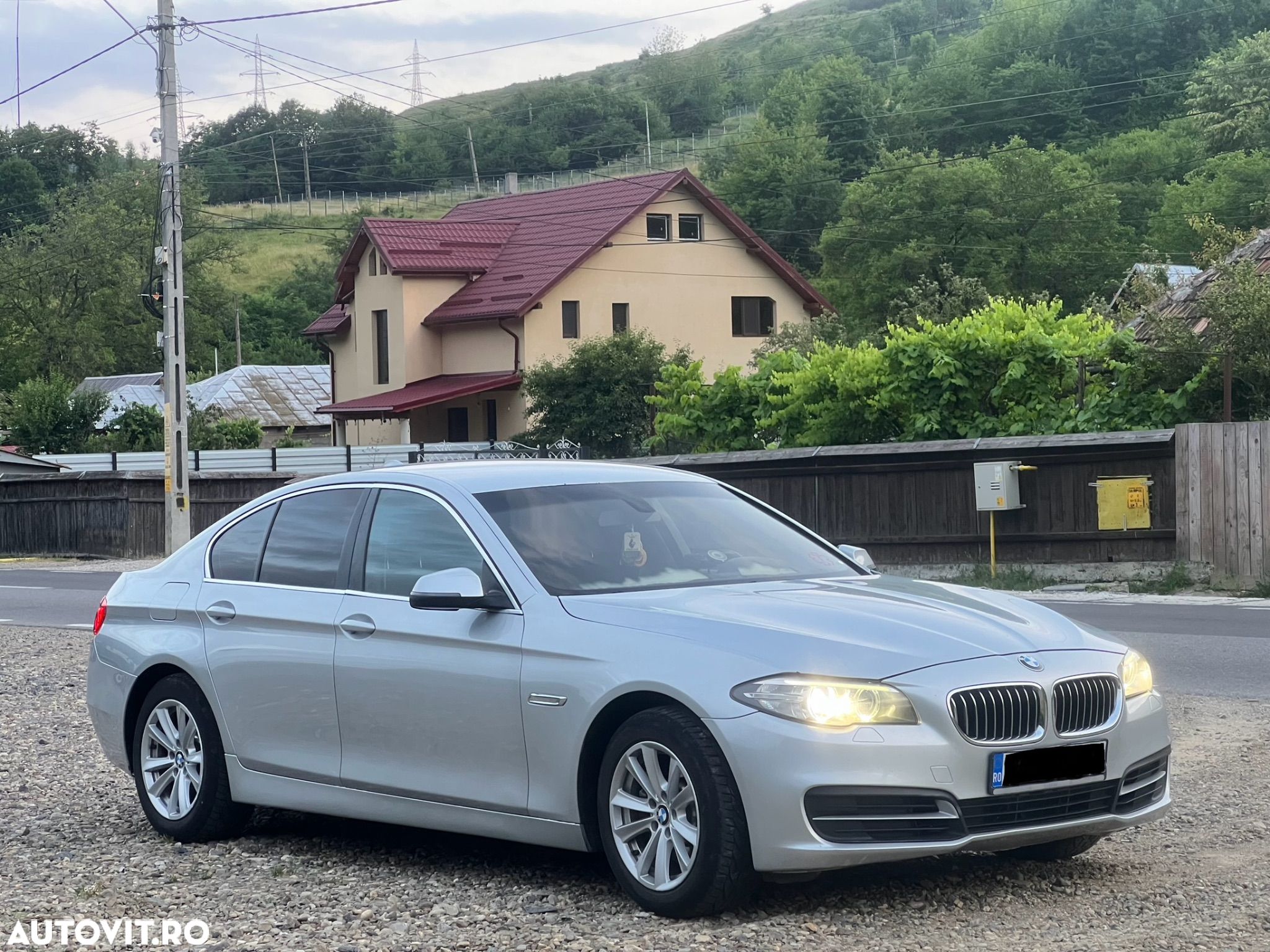 BMW Seria 5 525d xDrive AT - 1