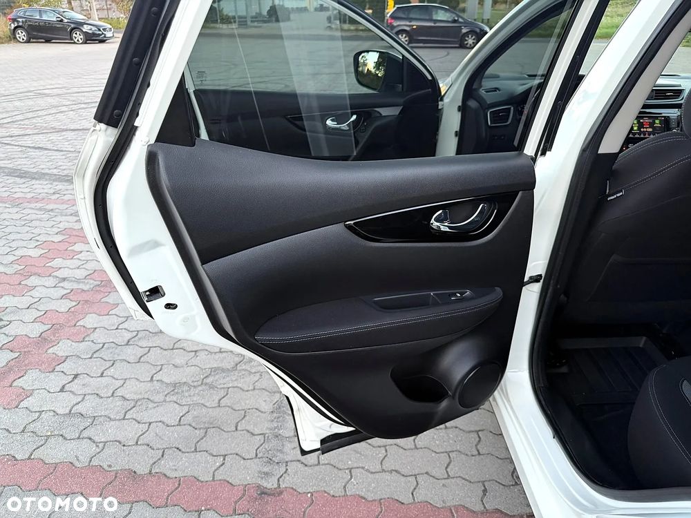 Nissan Qashqai 1.3 DIG-T N-Connecta - 23