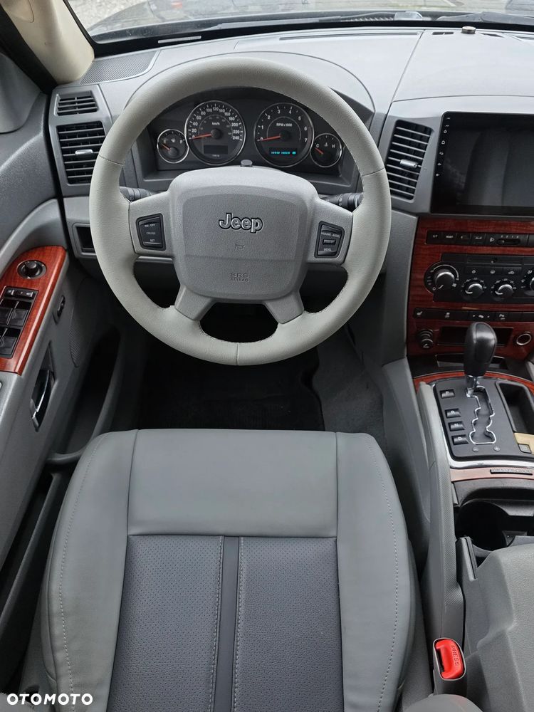 Jeep Grand Cherokee - 15