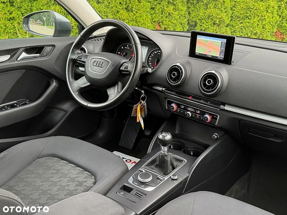 Audi A3 Sportback 1.6 TDI design - 14