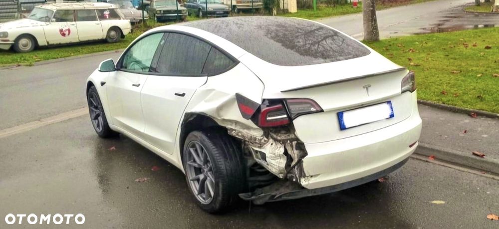 Tesla Model 3 Standard Range Plus - 4