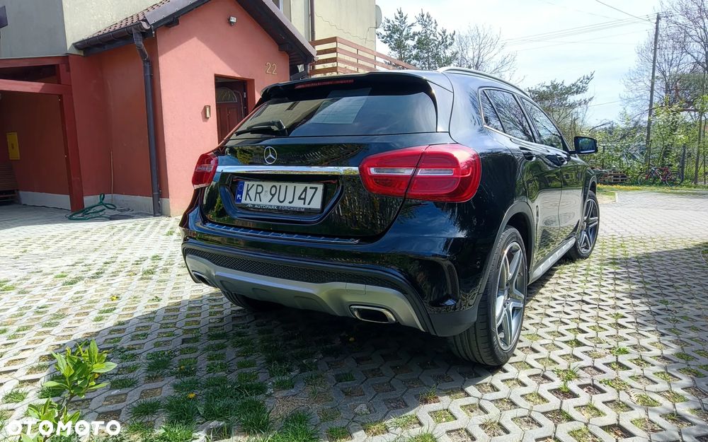 Mercedes-Benz GLA 250 4Matic 7G-DCT AMG Line - 3