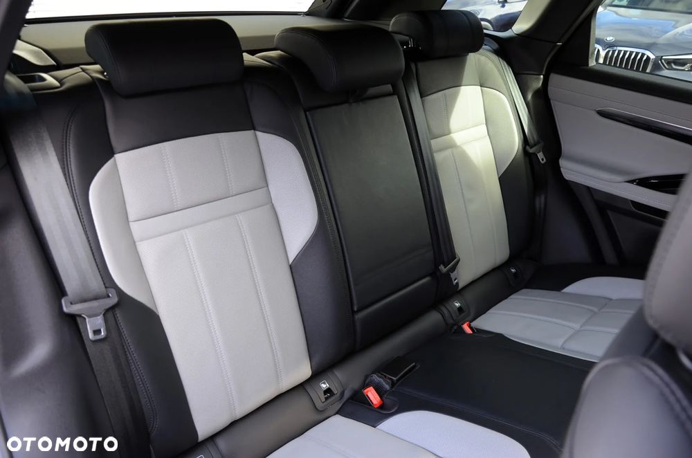 Land Rover Range Rover Evoque D180 R-Dynamic SE - 32