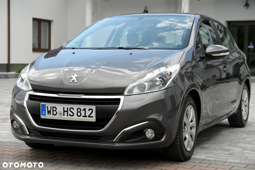 Peugeot 208 - 1