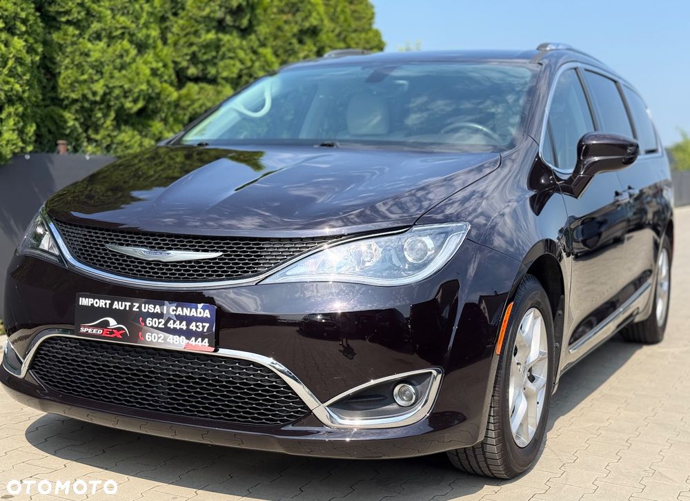 Chrysler Pacifica - 1