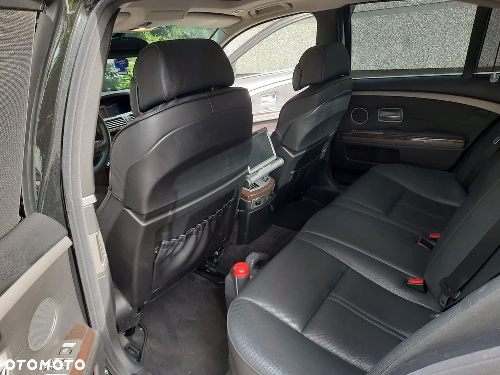 BMW Seria 7 750i - 9