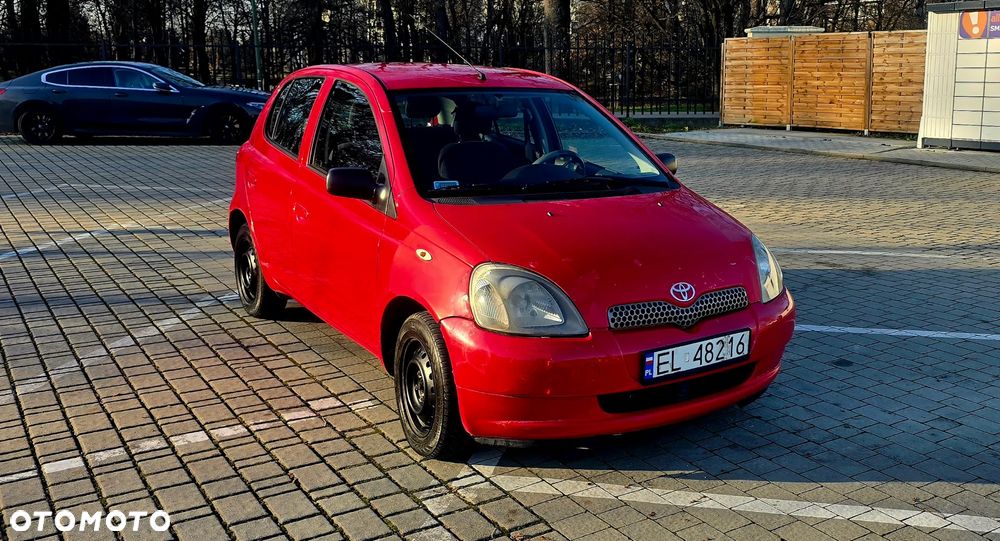 Toyota Yaris 1.0 Base - 1