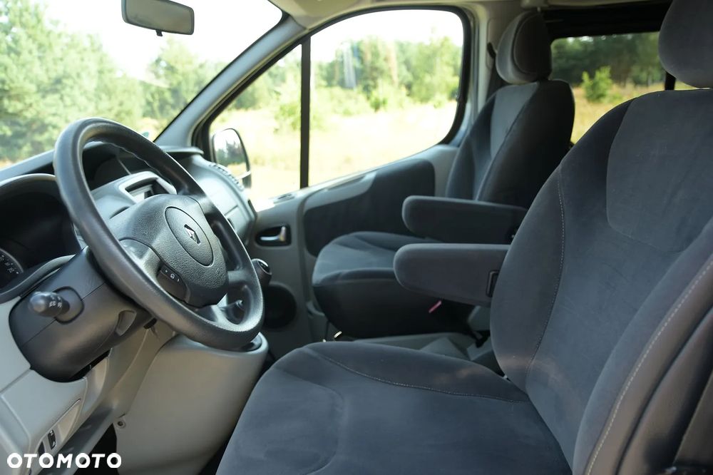 Renault Trafic Grand Passenger Black Edition - 22